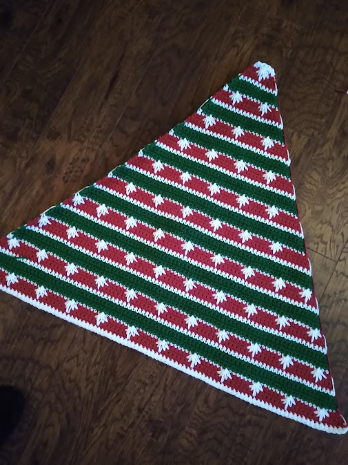 Christmas tree skirt segment